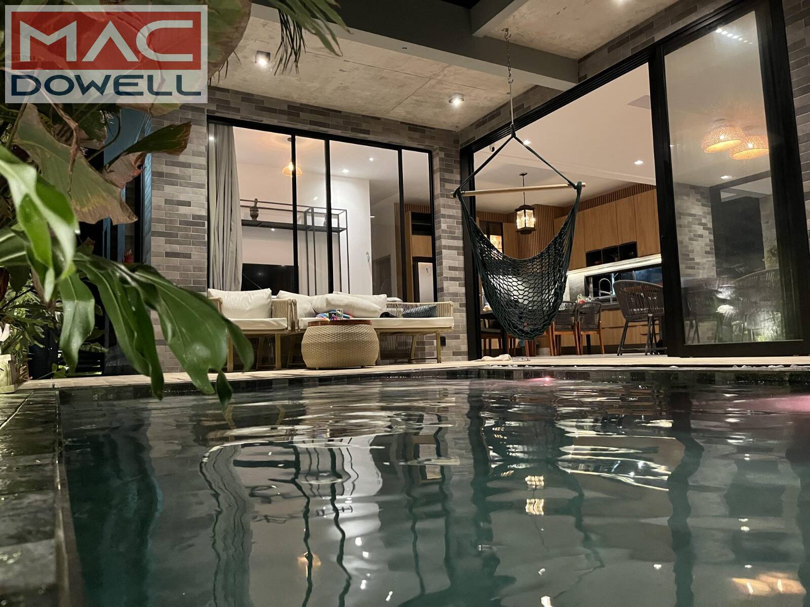Casa à venda com 3 quartos, 134m² - Foto 1